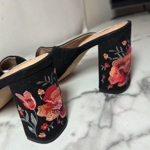 INC- international Concepts flower detail mules